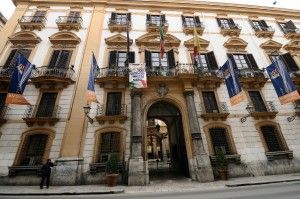 Tre aree metropolitane, 14 consorzi <br />la giunta disegna il dopo-Province