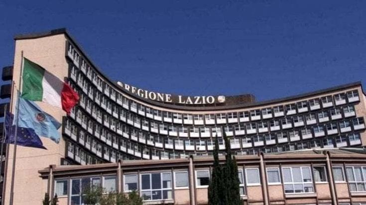 La Regione Lazio “non è l’asilo Mariuccia”, vietato l’ingresso dei minori alla sede della giunta Rocca