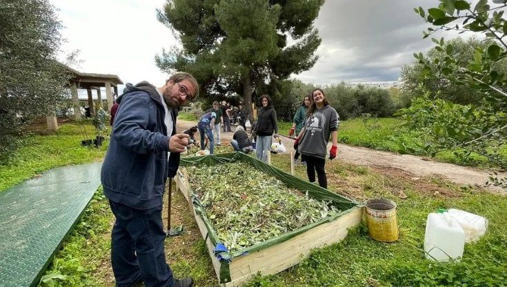 I ragazzi di Cruillas contro gli ecomostri nel terreno confiscato. Ma il Comune non li abbatte