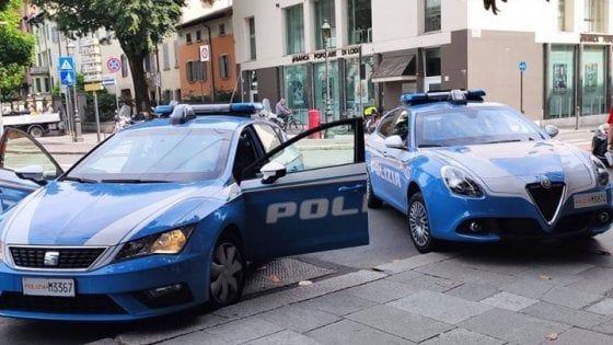 Parma, torna a casa ubriaco e minaccia la compagna con una pistola scacciacani