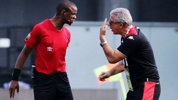 Caos in Coppa d'Africa: l'arbitro fischia in anticipo due volte la fine di Tunisia-Mali