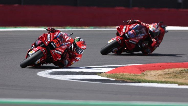 MotoGp, Bagnaia vince a Silverstone: la cronaca della gara