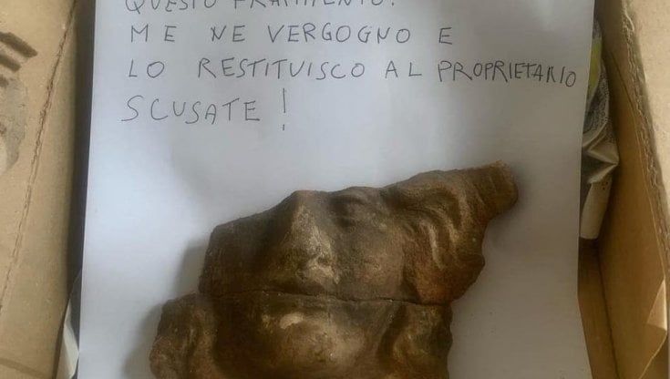 Pompei, ruba reperto e lo restituisce 50 anni dopo: “Mi vergogno”