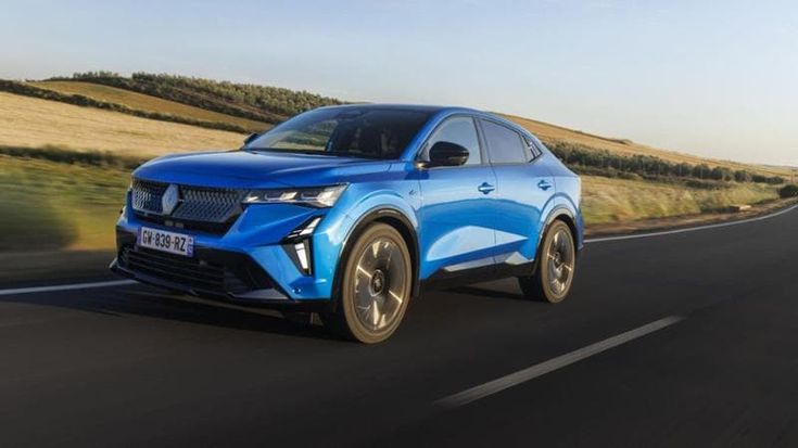 Rafale, in strada con il nuovo Suv coupé ibrido, l’ammiraglia di casa Renault