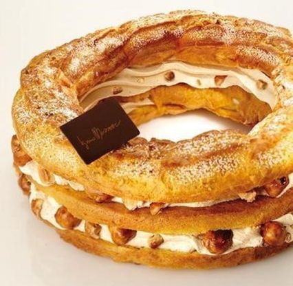 Alla scoperta del Paris-Brest, il dolce francese a forma di ruota di bicicletta  