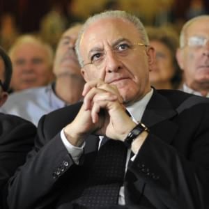 De Luca: "Non sono Berlusconi, tocca ai gruppi Dem aiutare la mia corsa senza regole demenziali"