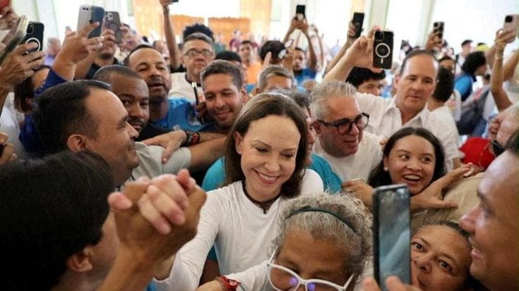 Venezuela, Machado: “Sono tornata”. L’annuncio dopo quasi un anno di esilio, Trump: “Spero sia al sicuro”