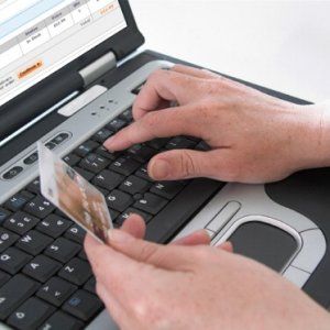 Truffe online, denunciata casalinga di Parma