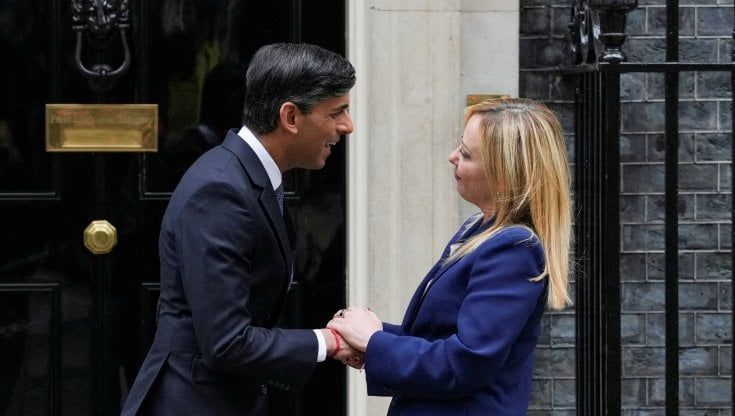 Sunak chiede la sponda di Meloni per il suo ministro della Difesa alla Nato. La premier prende tempo
