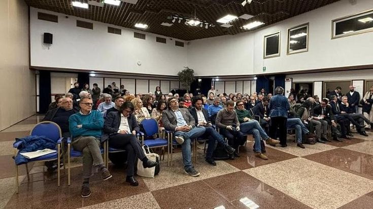 Sì a Barbagallo fra le accuse di brogli, l’assemblea del Pd finisce in rissa