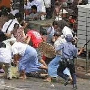 Bangladesh, dove la libertà di espressione si paga a colpi di machete