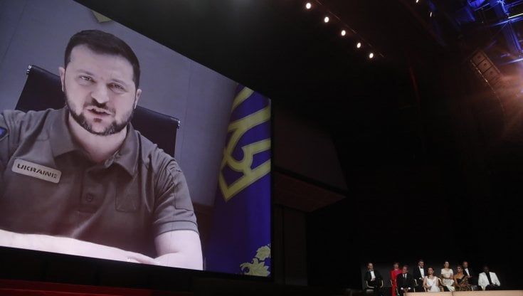 Croisette da paura tra finzione e realtà. Zelensky in video: "Il cinema parli"