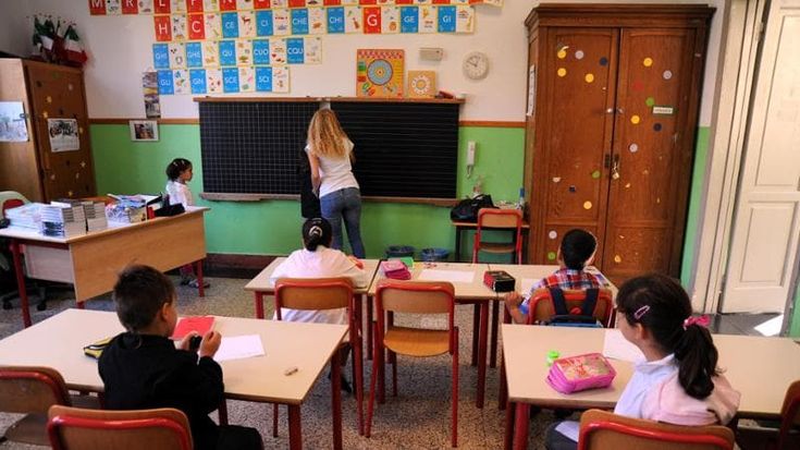 Stressati, malpagati e bullizzati dai genitori, la malattia dei docenti si chiama scuola
