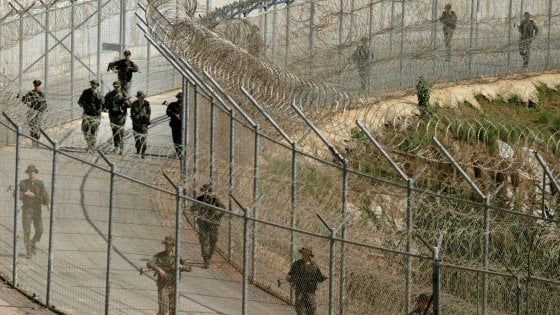 Migranti: a Ceuta, l'altra frontiera tra Europa e Africa. "Basta lame sulle barriere"