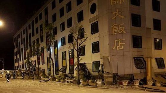 Taiwan, terremoto di magnitudo 6,4: crolla albergo, 4 morti e 150 dispersi