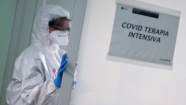Coronavirus Lazio, il bollettino del 31 ottobre: 2289 i positivi, 1180 sono a Roma. D'Amato: "Party Halloween clandestini schiaffo a operatori sanitari"