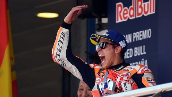 MotoGp, Spagna: Marquez domina, podio tutto spagnolo. Dovizioso quarto, Rossi sesto