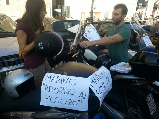 Tridente, il flash mob degli scooteristi contro la pedonalizzazione