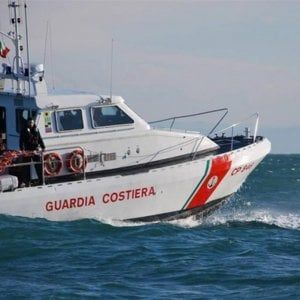 Lampedusa, 49 migranti approdano a bordo di due barchini; altro sbarco a Siculiana
