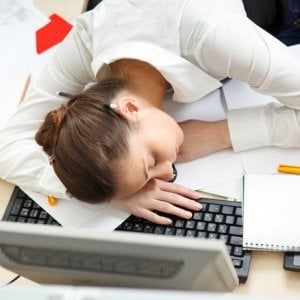 Insonni e stanchi, non è colpa dello stress ma della tiroide
