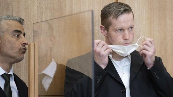 Germania, imputato neonazista ammette l'omicidio di Walter Luebcke