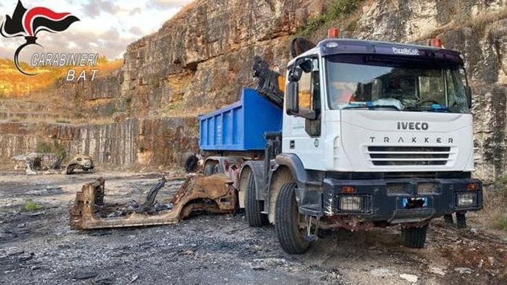 Trovati in una cava abbandonata di Minervino mezzi pesanti rubati a Bari. Valore 200mila euro