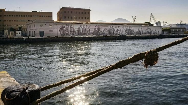 Napoli, il murale dedicato agli emigranti nel porto avrà un'opera gemella a New Tork
