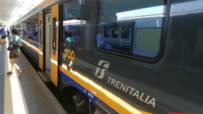 Trenitalia, con l'abbonamento regionale il trasporto urbano sui bus è gratis