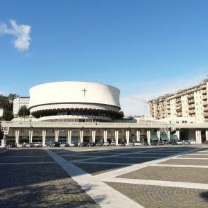 La Spezia, frasi razziste dopo la morte di un tunisino, il vescovo: "Espressioni lontane e contrarie ad ogni forma di civiltà umana e cristiana"