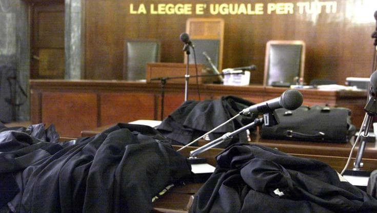 Salento, insegue figlio di 8 anni con un catenaccio poi lo abbandona per strada: indagati i genitori