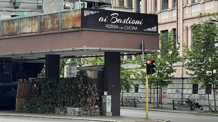 Dal bar Atm, alla palazzina in zona Solari: storie di edifici abbandonati diventati fantasmi