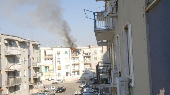 Foggia, appartamento in fiamme per una frittura sul balcone: due feriti e tre intossicati