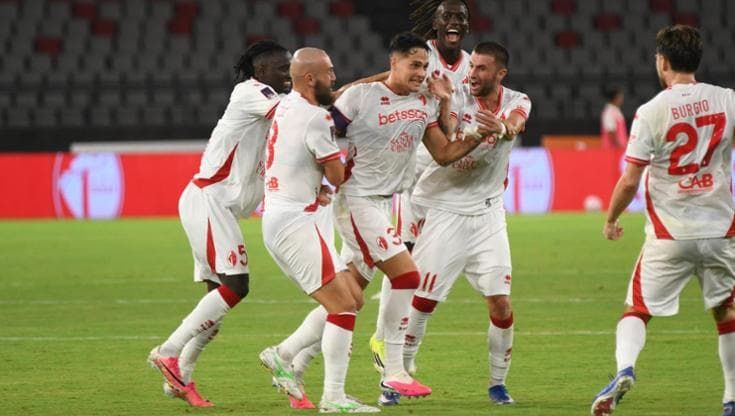 Bari calcio, buona la prima 3-0 contro la Cavese, ma è per pochi intimi: lo stadio è semivuoto