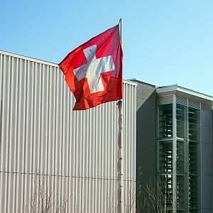 Svizzera, vola il mercato dell'auto con l'addio al cambio fisso