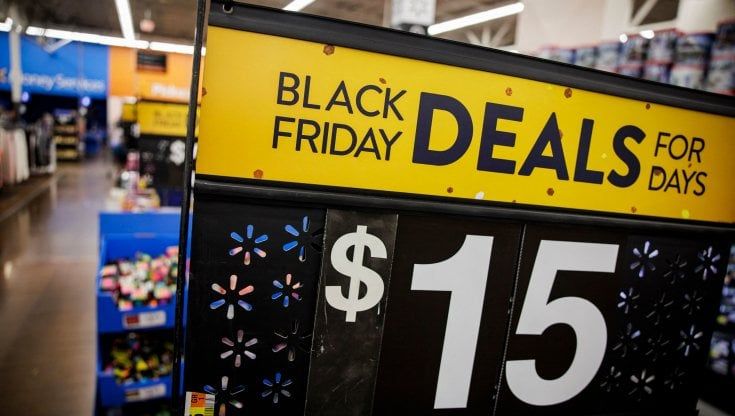 Black Friday, caccia alle offerte online e in 350mila negozi. I consigli per evitare le truffe e risparmiare