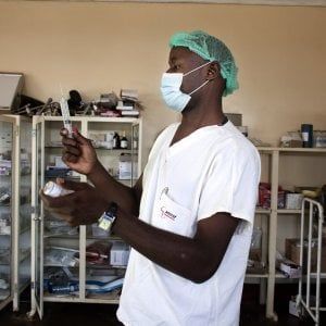 Covid in Africa, così la pandemia aumenta la violenza sulle donne: “Rischiamo di perdere generazioni di bambine”