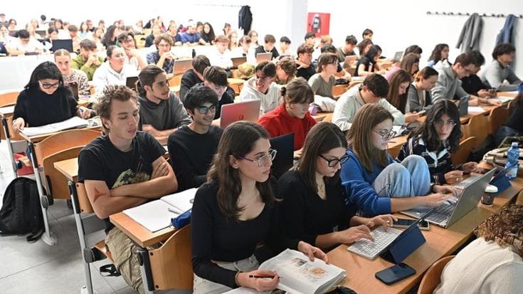Università, le iscrizioni tengono, più farmacisti e meno informatici