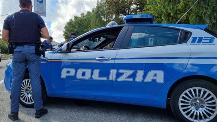Napoli, rapina con colpo pistola in centro storico: proiettile nella stanza di un turista in un B&b