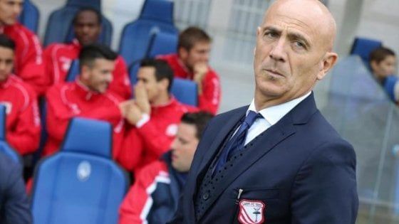 Coronavirus, Sannino lascia l'Honved: "Momento difficile, cercherò di tornare a Varese"