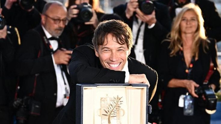 ‘Anora’, a Cannes vince una commedia gioiosa. Karla Sofia Gascon prima interprete trans premiata come attrice, nessun riconoscimento per Sorrentino. E l’India torna vincitrice dopo trent’anni