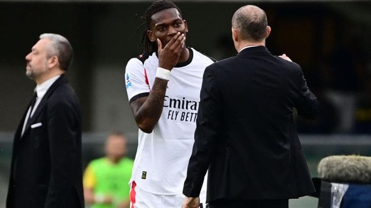 I tifosi del Verona contro Leao e Maignan: il portiere richiama l’arbitro Chiffi