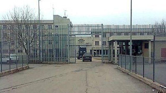 Alessandria, detenuto cerca di strangolare un agente penitenziario: secondo caso in una settimana