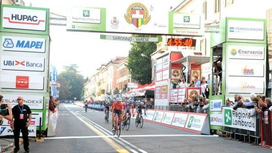 Ciclismo, Tre Valli Varesine: tra tante stelle spunta a sorpresa Skujins 