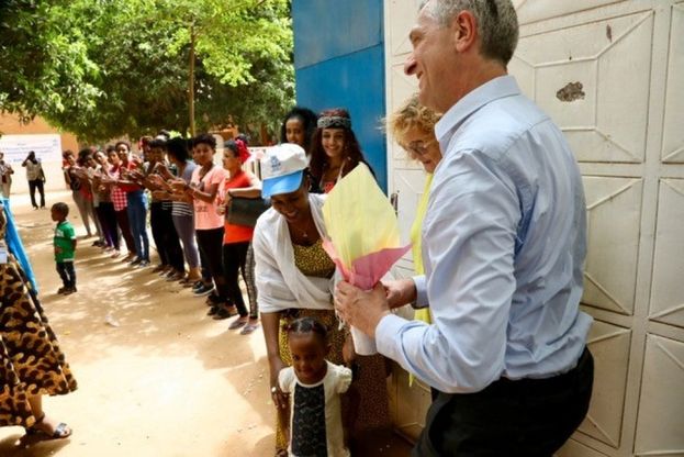 Niger, 112 migranti tornano dai campi libici. Ad accoglierli Filippo Grandi (Unhcr)