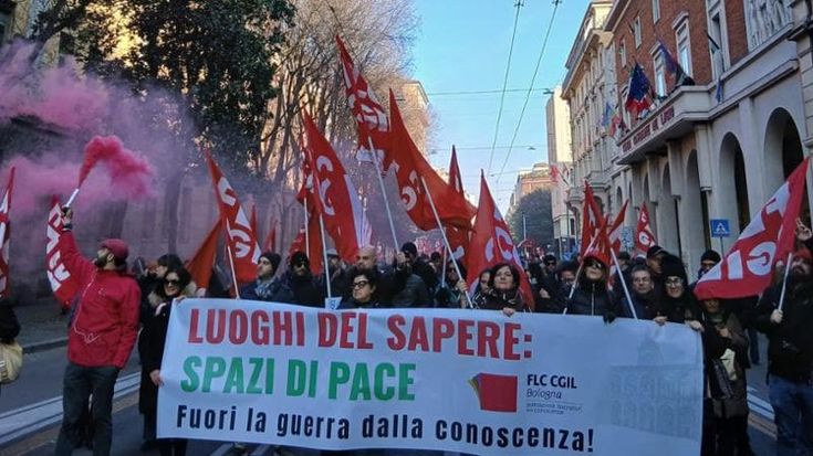 Scuola, il manifesto della Cgil: “Fuori la guerra dalle aule”