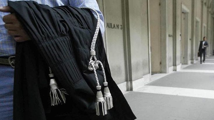 “Due clienti stuprate in studio e al bar”: avvocato a processo per violenza sessuale