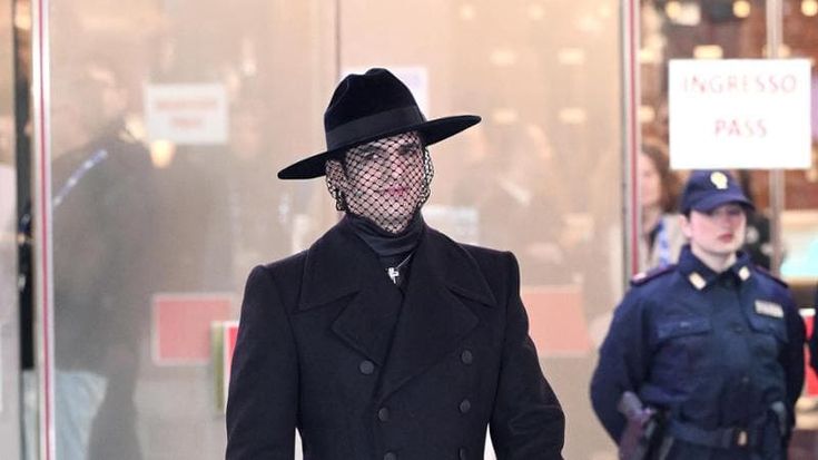 Incoscienti giovani, testo e significato della canzone di Achille Lauro a Sanremo