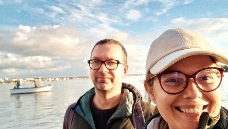 Coppia di travel blogger sceglie di fermarsi in Salento (dopo aver visitato e recensito 43 Paesi): "Posto ideale per lo smart working"