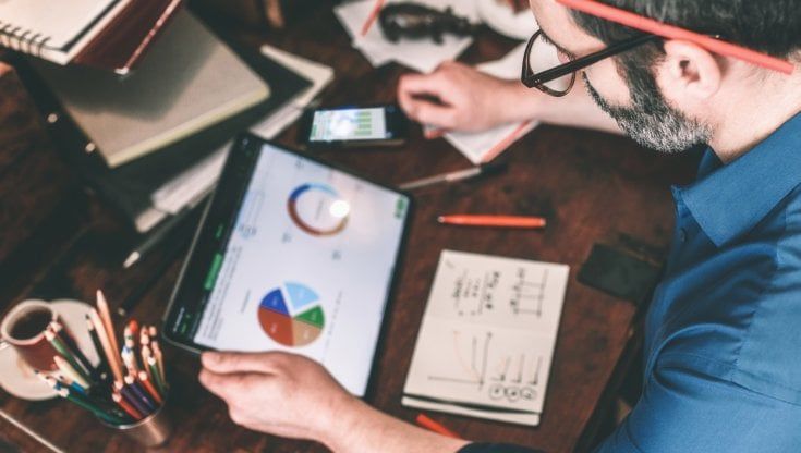 Disturbi fisici e ansia per chi lavora da remoto: anche le malattie professionali diventano "smart"