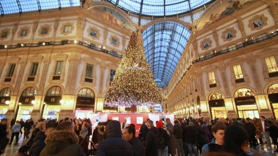 Il "Super Christmas" di Milano: albero ecologico, show sulla Darsena e Zipline alla Centrale